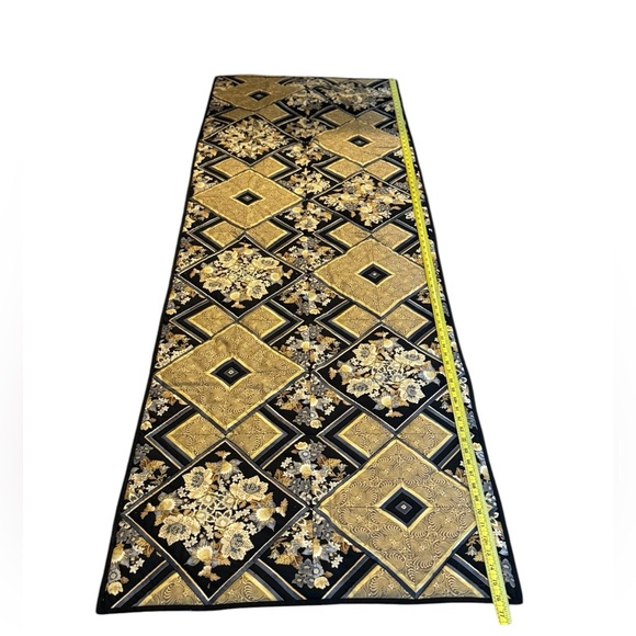 Handcrafted Quilt and Matching Runner Tapestry Set - Picture 11 of 14